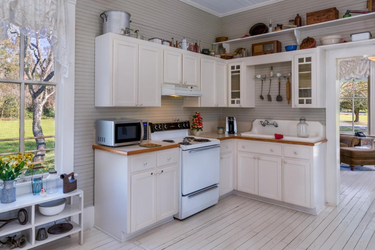 Maison D'Memoire Bed & Breakfast Cottages Rayne Экстерьер фото