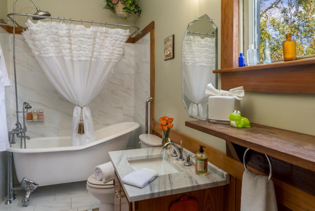 Maison D'Memoire Bed & Breakfast Cottages Rayne Экстерьер фото